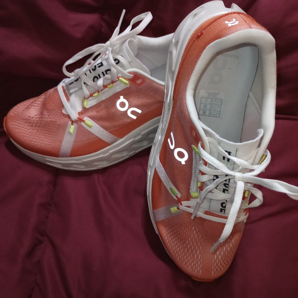 CLOUDECLIPSE FIRE IVORY On Running Coral and White Sneakers